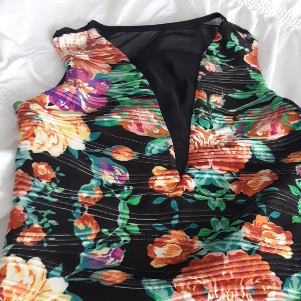 Dress - Picture 2 of 4